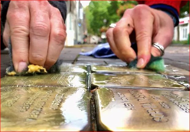 Stolpersteine S'dam tweet media