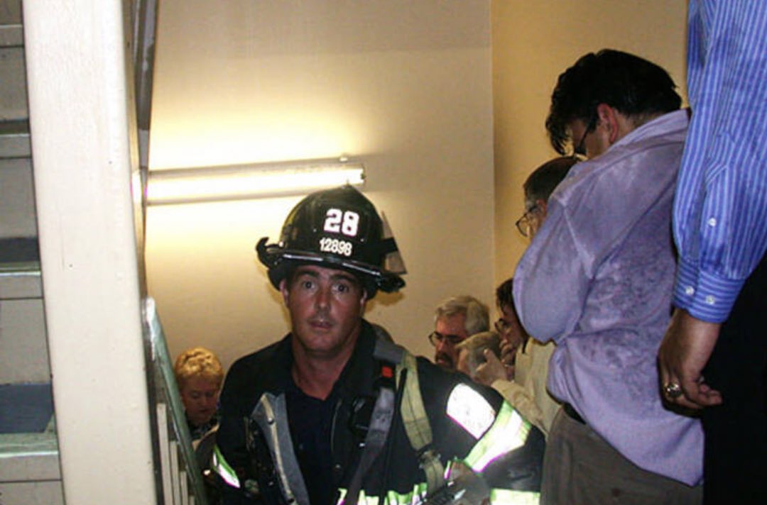 BelindadeLucy's tweet photo. The men who raced up the stairs to help as the twin towers burned are always in my thoughts on 9/11. Bravest of the brave. https://t.co/JXIRjlxb8J