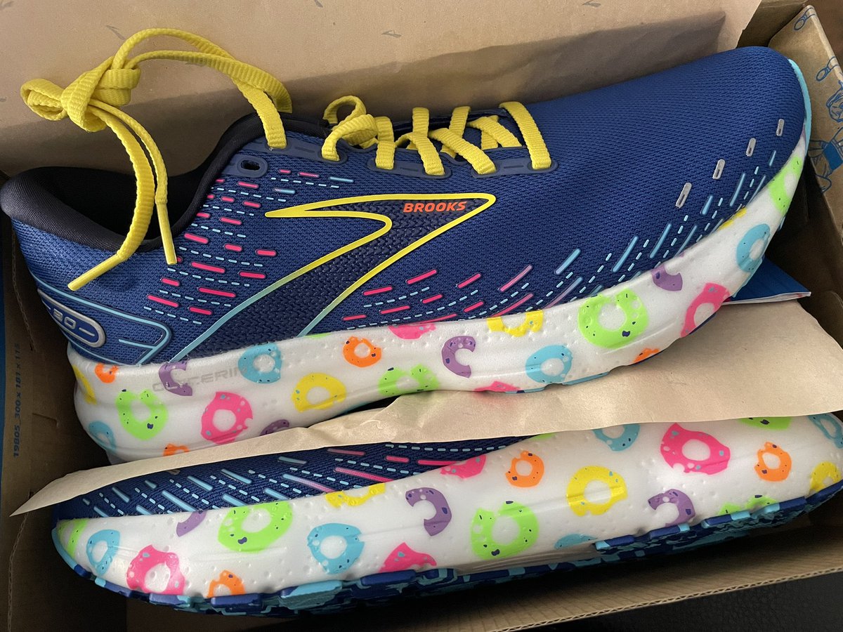 Helllooooo new shoes!😍  I have a new addition to my Brooks Running shoe collection! Yes, I might need a 2nd job to support my addiction! Haha 
Teaching PE in fun comfy shoes is the best!! 🎉💙 #elementaryPEteacher