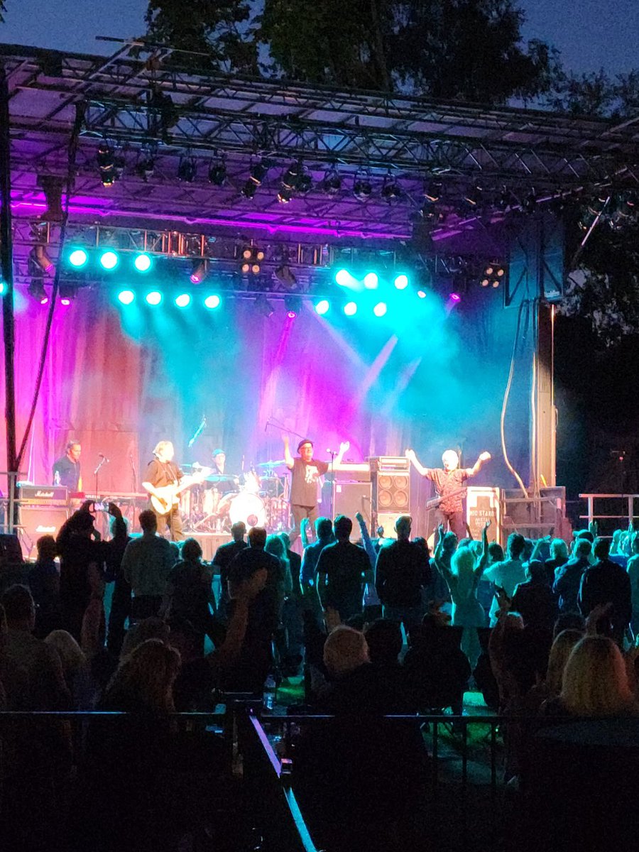kimcalderbank's tweet photo. Another incredible weekend at #Kerrfest!
There's nothing to compare to live music, there just isn't anything.
#Oakville #KerrVillage #LiveMusic #StillSummer #OutdoorFestivals https://t.co/E95tOl88RD