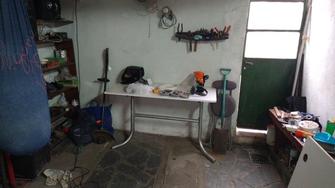 De a poco voy teniendo mi taller n//n  Aprendo a soldar bien y ya estoy jsjs https://t.co/Kmg73X6GKV