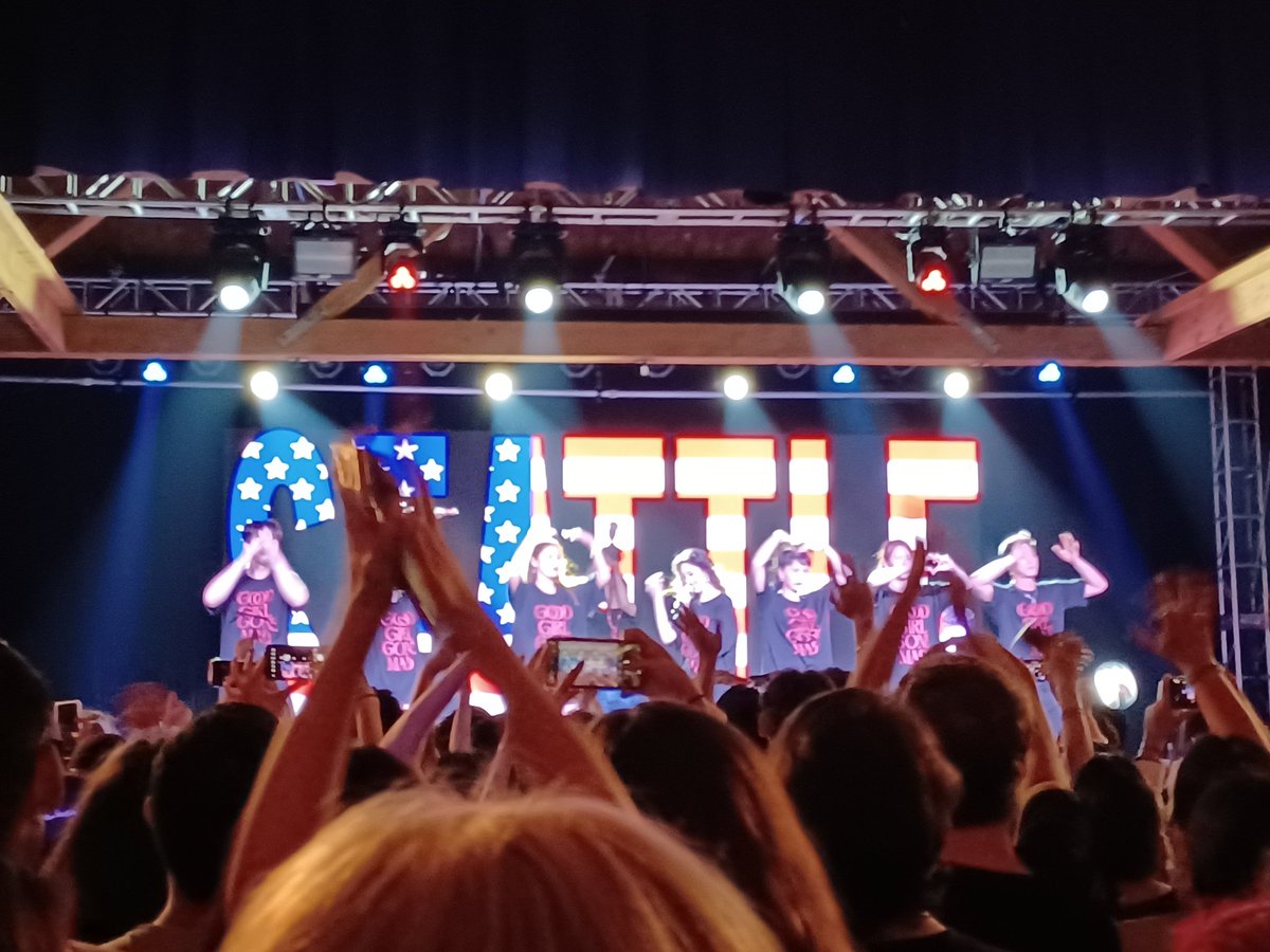 Eunha_Cactus's tweet photo. I forgot to mention how I saw Ms.Sunmi last night. Tbh the first time I saw a Kpop idol live. She was amazing and def want to see her live again.
#SunmiInSeattle https://t.co/cDn9gqUta5