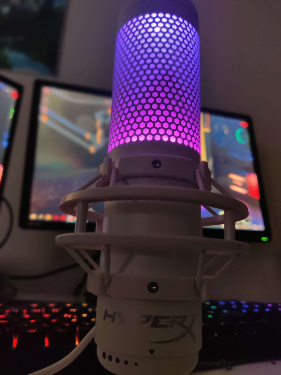 monnixxx's tweet image. Kohta tulee syksy ja pimeys, onneksi #QuadcastS mikrofoonin hienot ledivalot valaisee pimeitä iltoja pelatessa😎@HyperX Mahtava olla myös mukana #HyperXNordic tiimissä #ad Tästä haltuun hyvät valikoimat HyperX tuotteita! hyperx.gg/MonniRSHX