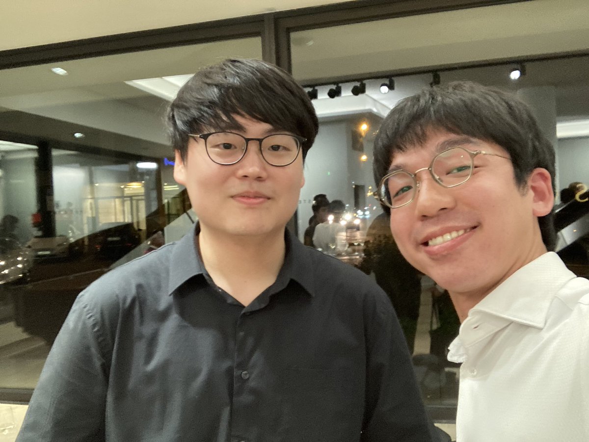 daikikato421's tweet photo. ミュンヘン国際のフェアウェルパーティーに潜入(※偶然会えたスタインウェイの人に招待してもらいました)
Junhyung、Johannes、本当におめでとう🎉素晴らしい演奏でした。
そして豪華すぎる審査員の面々やIgor Levitなど、、、!!
#ardcompetition https://t.co/fgioTAi3Mh