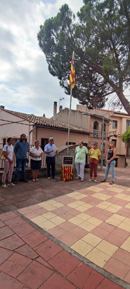 AjAvinyo's tweet photo. 📸 𝗟𝗮 𝗗𝗶𝗮𝗱𝗮 𝗮 𝗔𝘃𝗶𝗻𝘆ó
.
🚶‍♀️Caminada a la Torre dels Soldats.
📣 Acte institucional i aperitiu.
🎶 Havaneres i rom cremat.
.
#diadacatalunya2022 https://t.co/6FRY97WeJk