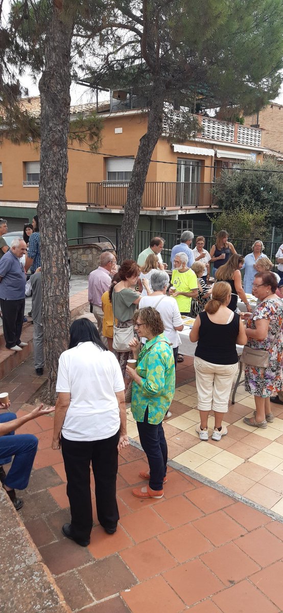 AjAvinyo's tweet photo. 📸 𝗟𝗮 𝗗𝗶𝗮𝗱𝗮 𝗮 𝗔𝘃𝗶𝗻𝘆ó
.
🚶‍♀️Caminada a la Torre dels Soldats.
📣 Acte institucional i aperitiu.
🎶 Havaneres i rom cremat.
.
#diadacatalunya2022 https://t.co/6FRY97WeJk