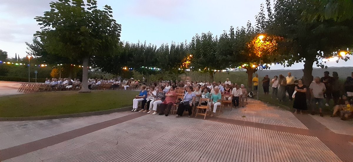 AjAvinyo's tweet photo. 📸 𝗟𝗮 𝗗𝗶𝗮𝗱𝗮 𝗮 𝗔𝘃𝗶𝗻𝘆ó
.
🚶‍♀️Caminada a la Torre dels Soldats.
📣 Acte institucional i aperitiu.
🎶 Havaneres i rom cremat.
.
#diadacatalunya2022 https://t.co/6FRY97WeJk