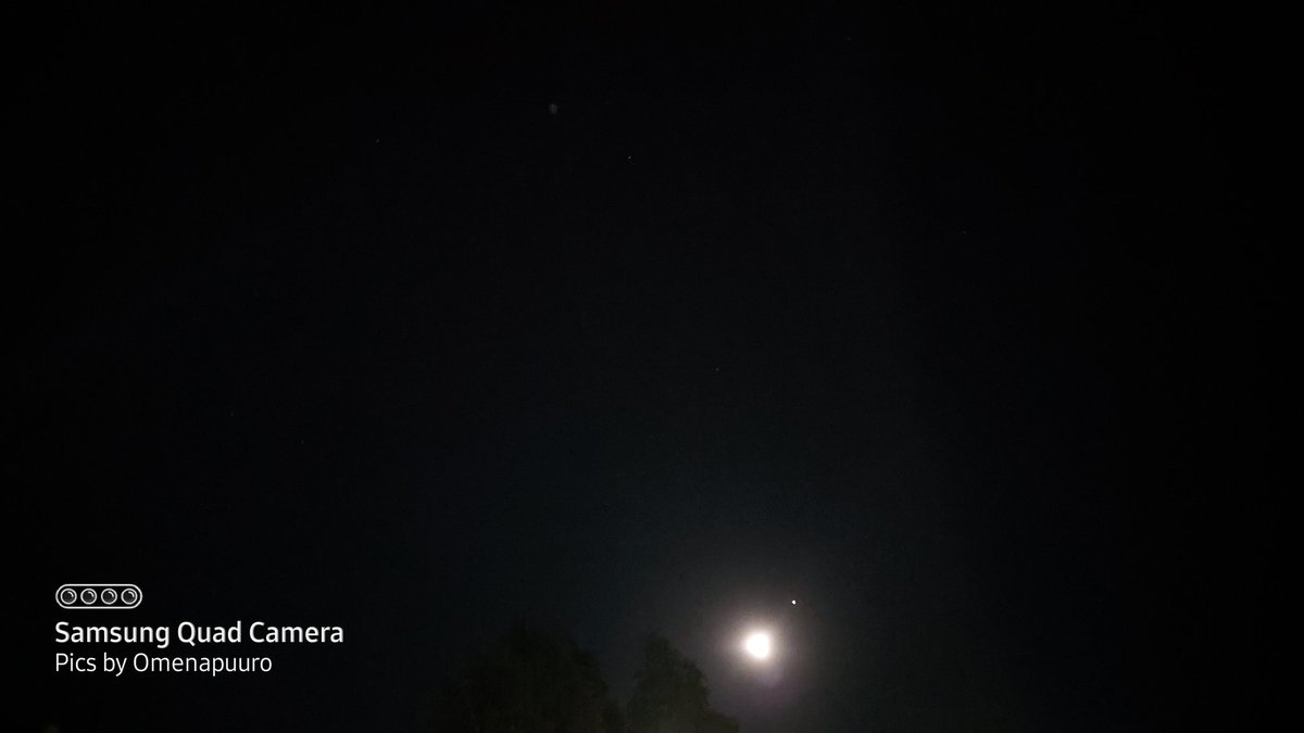 ToukoQ's tweet image. Moon and Jupiter
I used #SkyMapApp to recognise that star next to the Moon :)
#Moon #NightSky
Domino didn&apos;t care about moon or starts, he just wanted to sniff around 🐶
