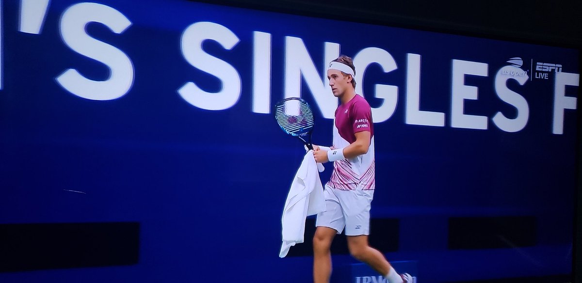 Alcaraz  is off &amp; running 🏃‍♂️ that's ok, the young bull said let's run down that hill &amp; screw those bulls, The old bull said no!, we gonna walk 🚶‍♂️ down &amp; screw em All 🤪