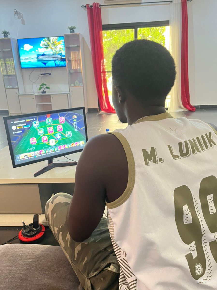 EafricaG's tweet photo. Gaming camp à somone avec nos joueurs @HadyJuve and @moupro1. Une belle occasion de fêter notre partenariat avec @eafricagroup et Concept Deco qui comptent nous accompagner techniquement et financièrement pour toutes nos activités sportives qui débuteront officiellement en 2023. https://t.co/EE6MqrPW18