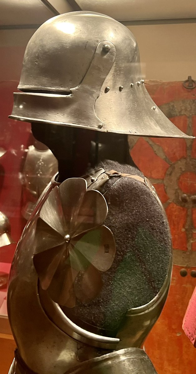DashaDareen's tweet photo. #theMet StarWars medieval edition https://t.co/TkL7mharew