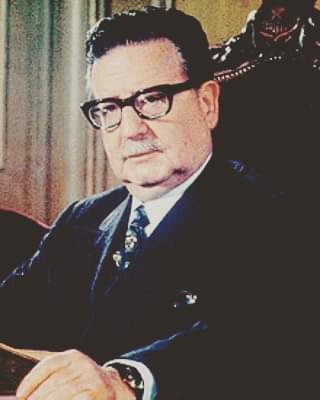 Mozartyballena's tweet photo. Hace 49 años dividieron nuestro país y fue La Derecha arribista sus asesinos.. Gritan porque Boric lo rememora, lo siento mucho, pero prefiero eso a olvidar. NI PERDON NI OLVIDO. https://t.co/e45OKOljLE