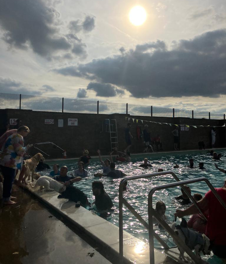 It was great to sign off for this season with the return of the dog swim! 🐶🌊
Thank you to everyone who has supported The Lido this year - we look forward to seeing you in 2023 for more swimming, yoga, artistic swimming, aquafit, tai chi &amp; café treats.
#swimming #chippingnorton