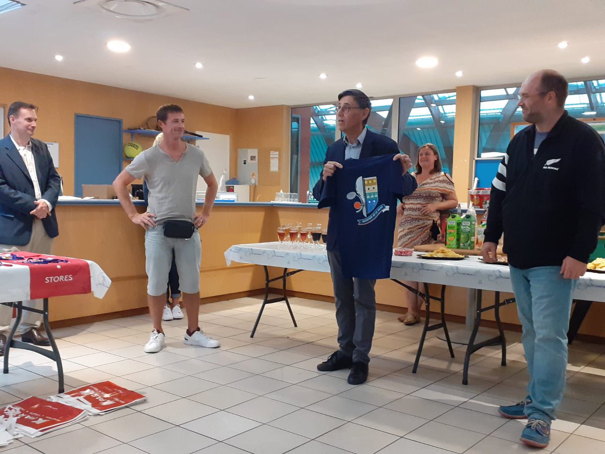 hpmelone's tweet photo. Remise des prix des doubles 🚺&amp;🚹 de notre tournoi national de #racketlon en présence de #PatrickDonath, maire de @Ville_de_blr
👏 aux participants
🙏 aux organisateurs (@RacketlonF @ASBR92)
Rdv à l'année prochaine pour la prochaine édition!
#BourglaReine  #4raquettes
🏓🏸⚫️🎾
👇 https://t.co/xQzhaQrvEf