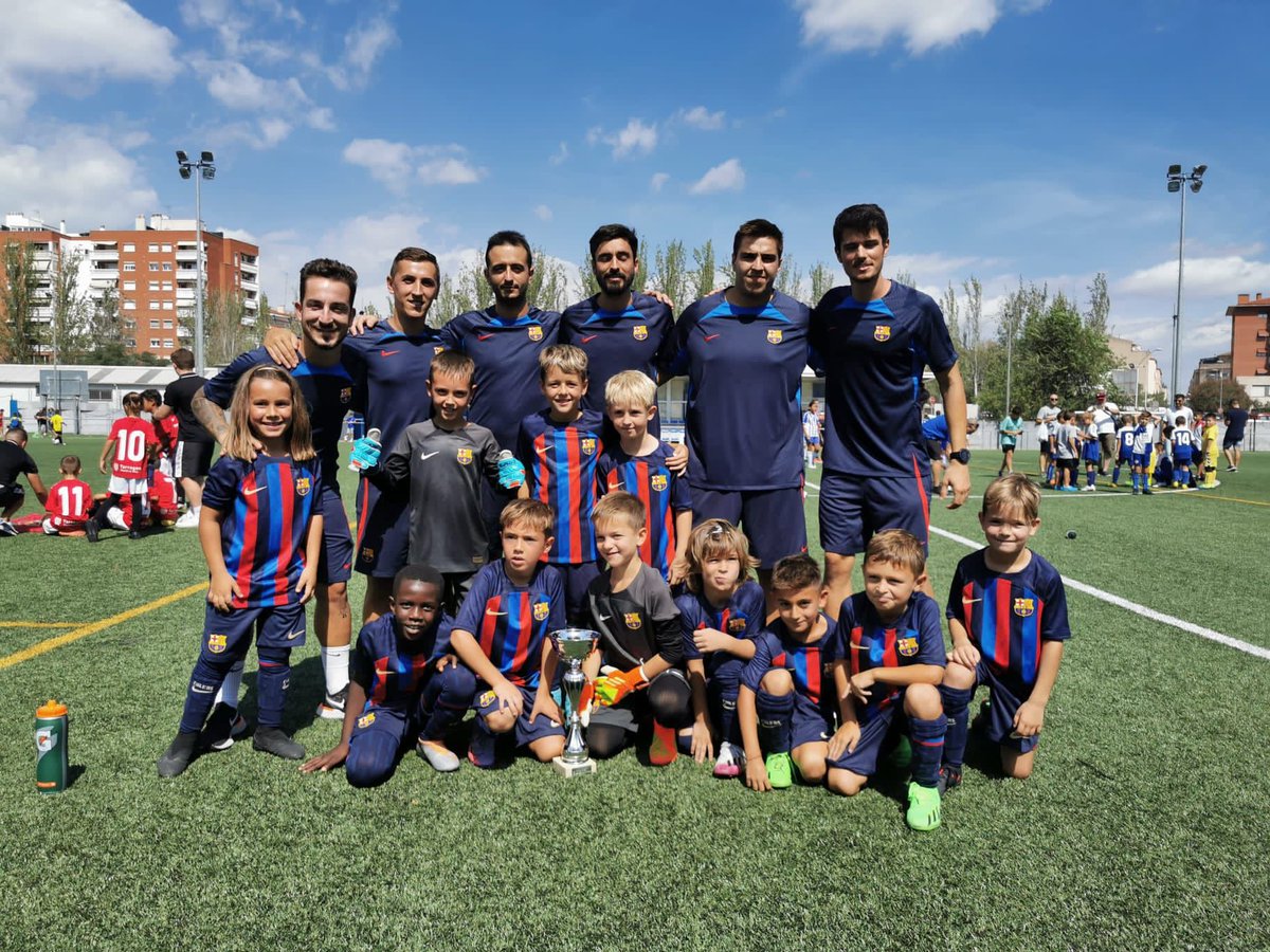 FCBmasia's tweet photo. 🏆 TORNEIG MOLLETENSE UD

👉 𝐏𝐑𝐄𝐁𝐄𝐍𝐉𝐀𝐌𝐈́

📅 Semifinals

💪 Barça 🆚 Girona (1-0)

📅 Final!

💪 Barça  🆚 Nàstic Tarragona (2-2, 3-2p)

👏 Enhorabona campions! Bon torneig per seguir amb la preparació de la temporada!

#FCBMasia 💙❤️ https://t.co/IDMAEhWR0E