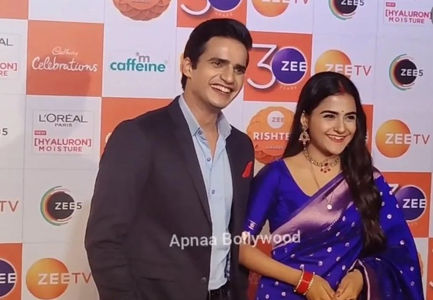 Phoenixdeba's tweet photo. Debattama Saha along with coactor Aashish Bharadwaj for the Zee Rishtey Awards 2022.
Clicks from the media interaction 
P.C: Apna Bollywood YT Channel
#DebattamaSaha
#AashishBharadwaj
#MithaiHindi
#Mithai
#MithaiOnZee 
#Debaholics
#ZeeTV
#ZeeRishteyAwards2022 https://t.co/PSiC5koNRI