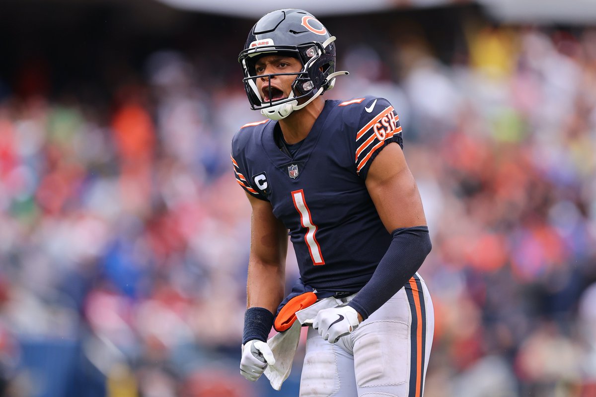 NFLonCBS's tweet photo. Five QBs drafted in 2021 started this week

Only one of them came away with a WIN

Justin Fields             ✅
Mac Jones                ❌
Davis Mills                ❌
Trevor Lawrence      ❌
Trey Lance                ❌ https://t.co/2efovhAP9W