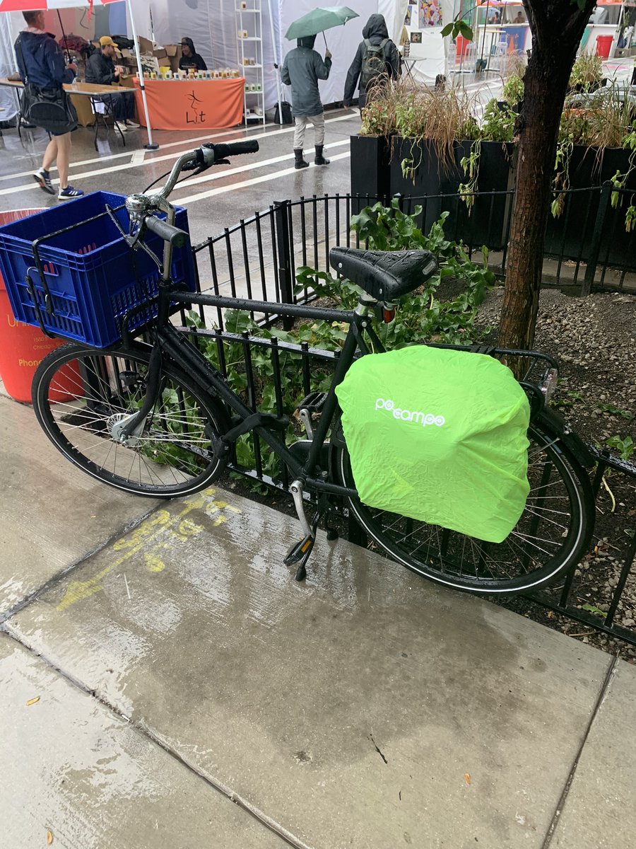 Nice chatting with <a href="/ChiFamilyBiking/">🚲 Chicago Family Biking 🚲</a> at the <a href="/pocampobags/">Po Campo Bags</a> tent and having a new, dry way to get my <a href="/foxtrotmarket/">Foxtrot</a> goodies home in this rain.