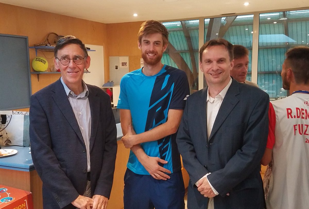 hpmelone's tweet photo. Remise des prix des doubles 🚺&amp;🚹 de notre tournoi national de #racketlon en présence de #PatrickDonath, maire de @Ville_de_blr
👏 aux participants
🙏 aux organisateurs (@RacketlonF @ASBR92)
Rdv à l'année prochaine pour la prochaine édition!
#BourglaReine  #4raquettes
🏓🏸⚫️🎾
👇 https://t.co/xQzhaQrvEf