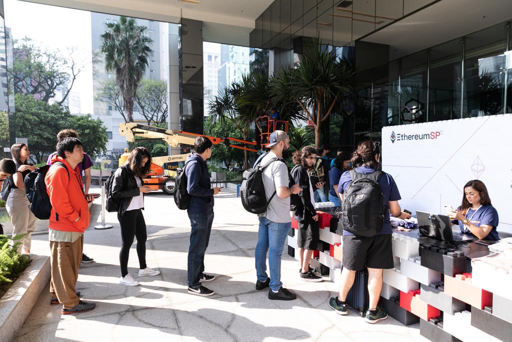 Ethereum_Brasil's tweet image. #EthereumSP está quase no fim e queremos compartilhar momentos incríveis com a nossa comunidade!🚀

Como está sendo a sua experiência no EthereumSP?