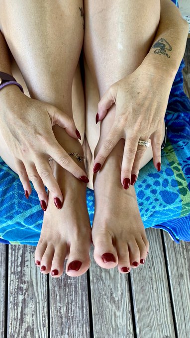 Pretty Red! https://t.co/GSFCycnZAd<a href="/tag/harmonikalifornia"class="tags"><span>#harmonikalifornia</span></a>