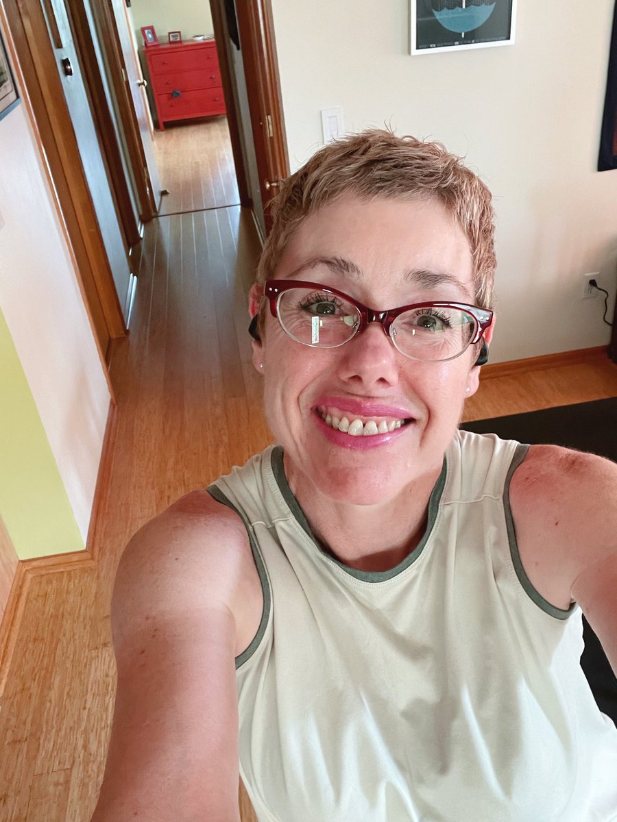 beccashew's tweet photo. Normally my running photos have a scenic backdrop. Today I’m so stir crazy I resorted to running inside. And I don’t have a treadmill, if that’s what you’re thinking. #tiredofthesmoke #wawildfires #wildfires #wildfiresmoke https://t.co/JYjsofRZhL
