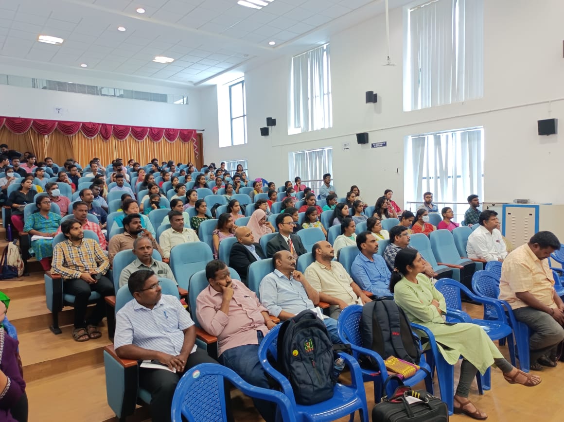 BIRAC_2012's tweet photo. Inauguration of workshop on 'Bio Entrepreneurship and Intellectual property &amp; Technology Management in Life Sciences' at Pondicherry University.

More than 100 participants are attending the workshop today

@DBTIndia @rajesh_gokhale @PondiUniVC @drshirshendum https://t.co/GpG1oDpsgq