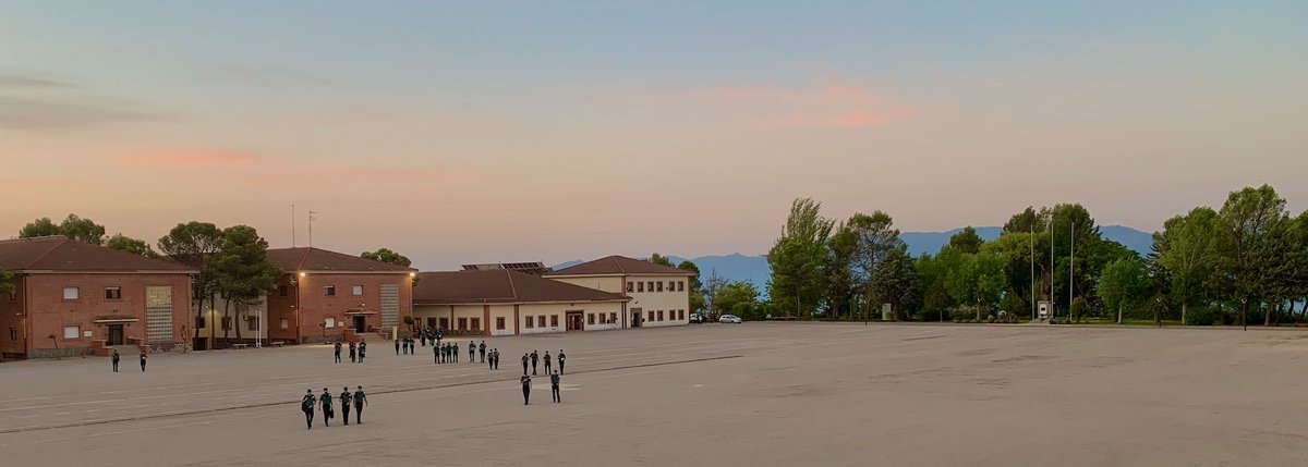 Paco_Valenz's tweet photo. Buenos días futura 128GC
Ya mismo os vais a ver sentados haciendo el examen con el deseo de ser GC. 
Os quedan 6-7 días para que llegue ese momento.
Y en poco, a partir del 23 de noviembre veréis amanecer en Baeza.
Esperemos que salgan hoy las listas definitivas.
Fuerza y ánimo💪 https://t.co/mtXY3wfh2K