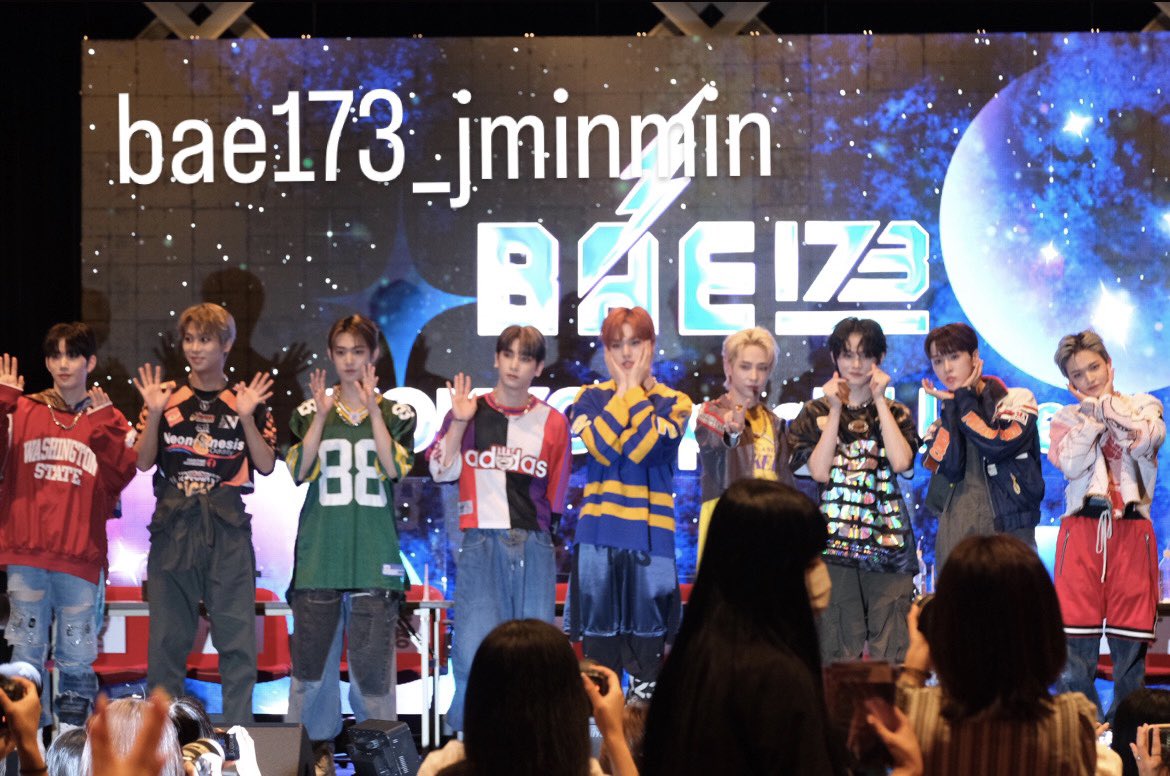 bae173_jminmin's tweet photo. 最後までお辞儀深々としてる2人が可愛すぎておばさん死亡🥹

#bae173 #BAE173 #비에이이173  
#ODYSSEY  #ODYSSEY_DaSH https://t.co/gqfAk7PkTc