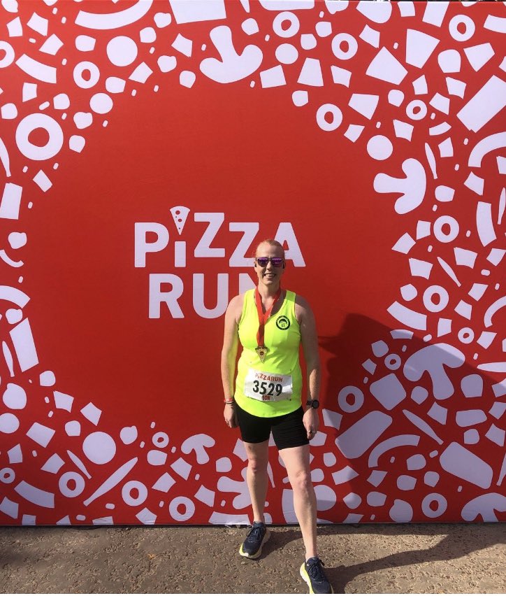 #MedalMonday 🏅Well done to our club member Fiona Thomson on running the 10K Pizza Run on Saturday in Glasgow Green.
💛🖤💛 @UKRunChat @scotathletics @SALDevelopment #pizzarun