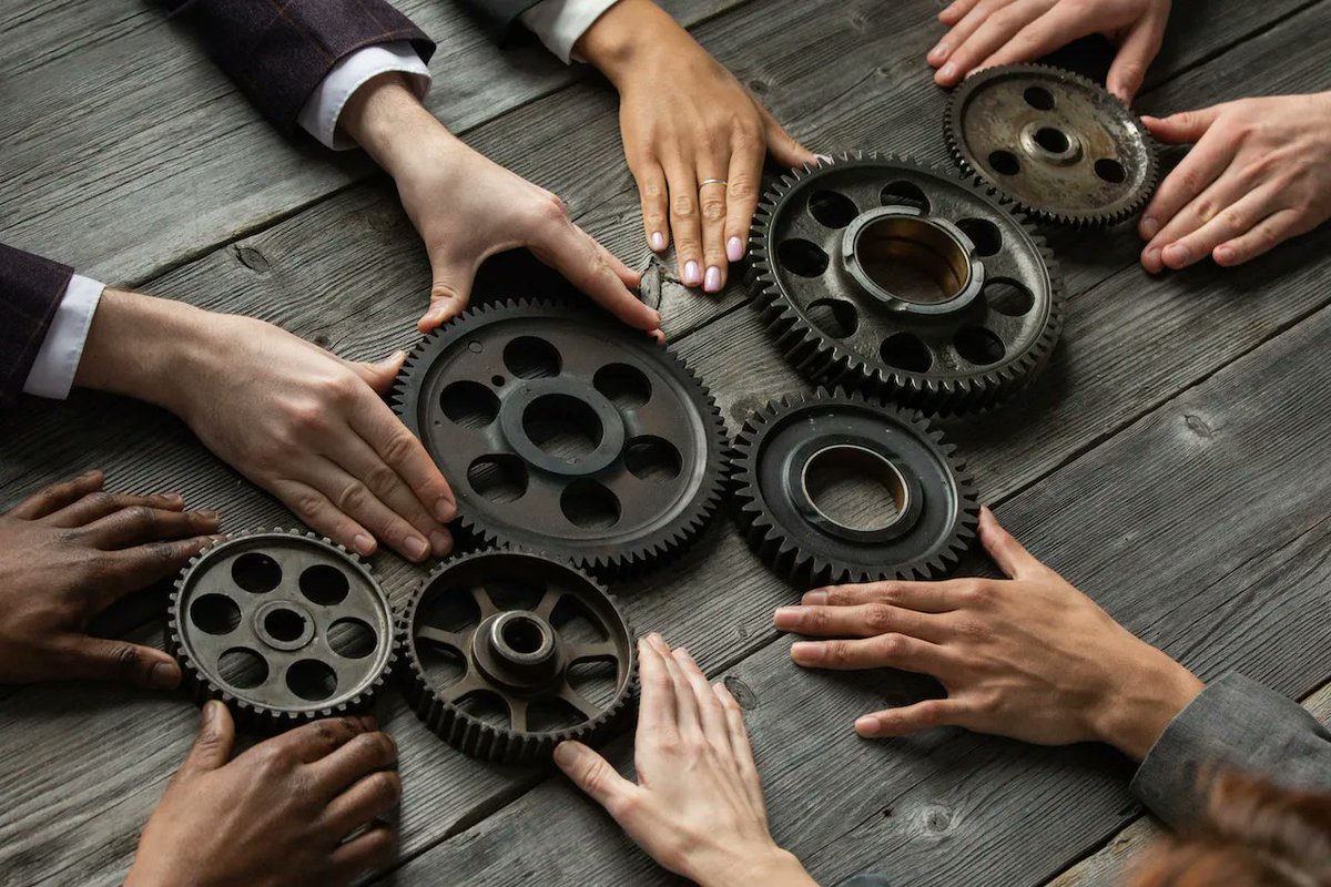 TEKOLuzern's tweet photo. Hast Du gerne die Fäden in der Hand, siehst Dich als Generalist:in und übernimmst gerne die Führung? Dann könnte die Ausbildung zum:r Betriebswirtschafter:innen der richtige nächste Karriereschritt sein. 
https://t.co/XuiJX8zNZA https://t.co/ZnvUzNE3bC