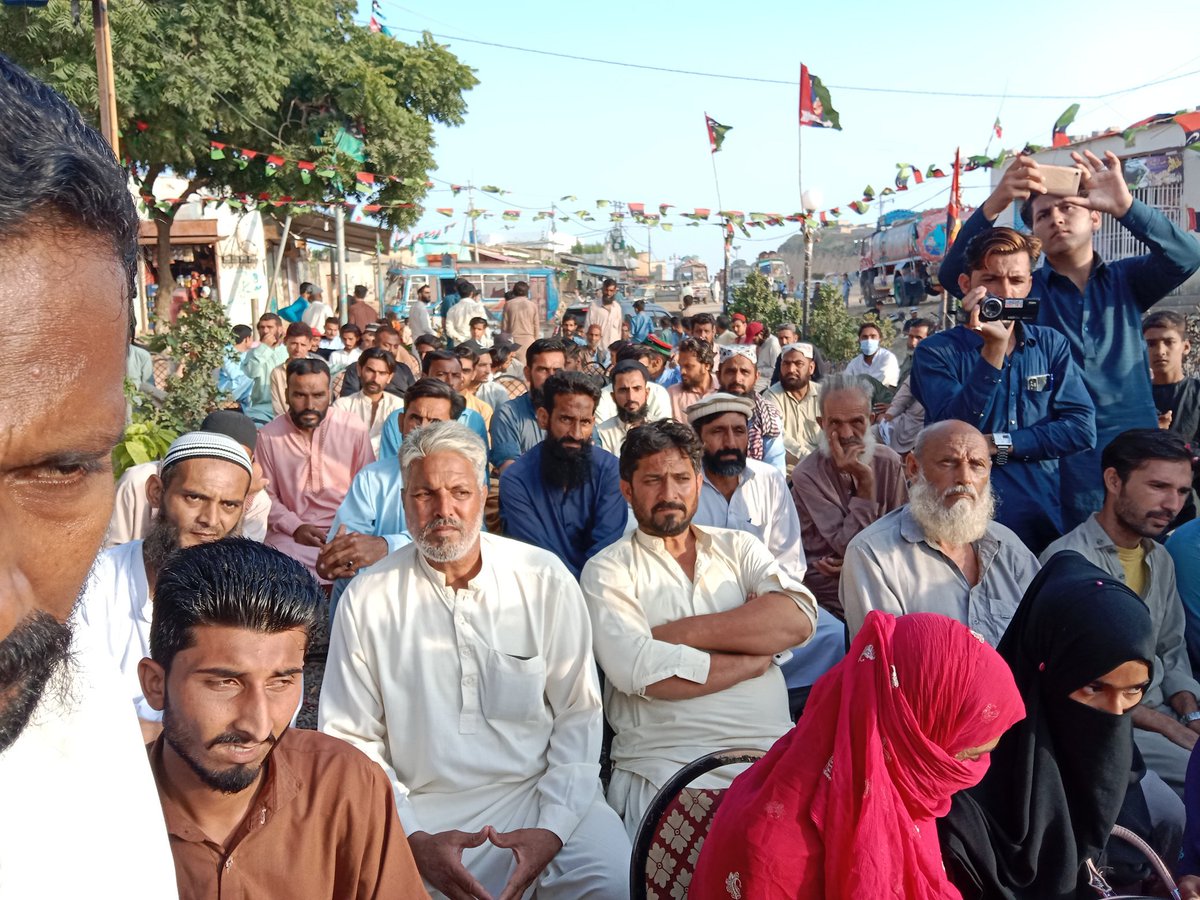 MNAmandokhail's tweet photo. شمولیتی پروگرام/u-3 بلدیہ ٹاؤن ضلع کیماڑی کراچی میں  pti کے سینکڑوں کارکنوں کا پیپلز پارٹی میں شمولیت کا اعلان ۔رکن قومی اسمبلی پروفیسر ڈاکٹر قادرخان مندوخیل نے نئےانے والوں کو خوش امدید اور کہا پیپلز پارٹی ایک  گلدستہ ہے اسی لیے ہم کہتے ہیں چاروں صوبوں کی زنجیر  بے نظیر بے نظیر https://t.co/Fla78uUpwk