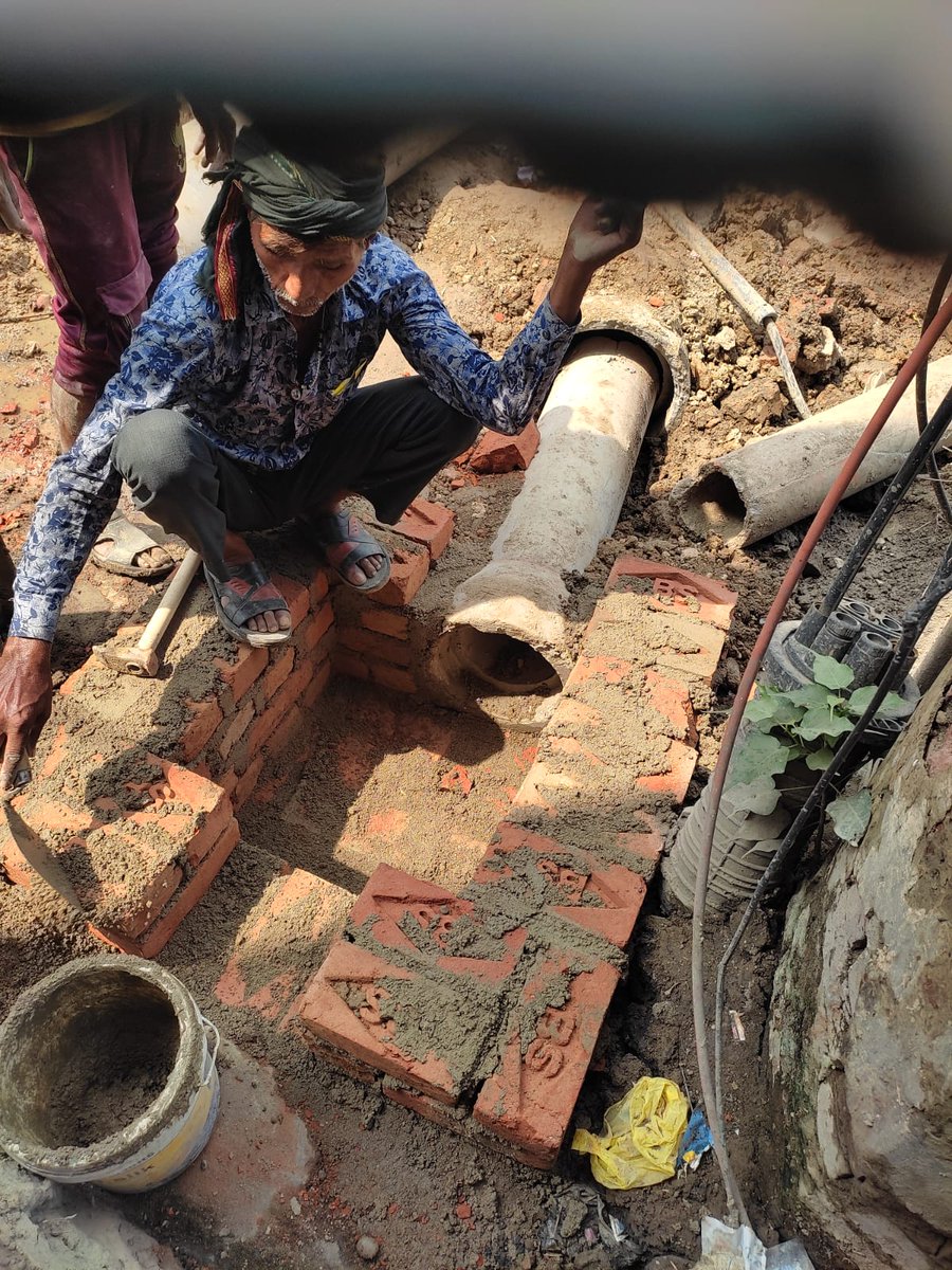 MohtaPraveenn's tweet image. पाइप के अंदर पाइप, पाइप में एक और पाइप, पाइप में एक और पाइप। पाइप में फिर पाइप... #Kanpur #CivicProblems @NBTLucknow