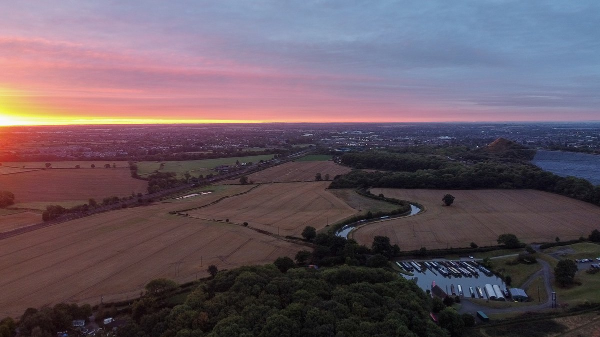 stevebates's tweet photo. Sunrise at Springwood Haven on the Coventry Canal near Nuneaton #willtry #boatsthattweet #lifesbetterbywater #coventrycanal #landscapephotography #ruralscenes @CRTWestMidlands @CRTBoating @CRTContactUs @AbcBoatHire @abcleisuregroup https://t.co/r7kHcaP0Ut