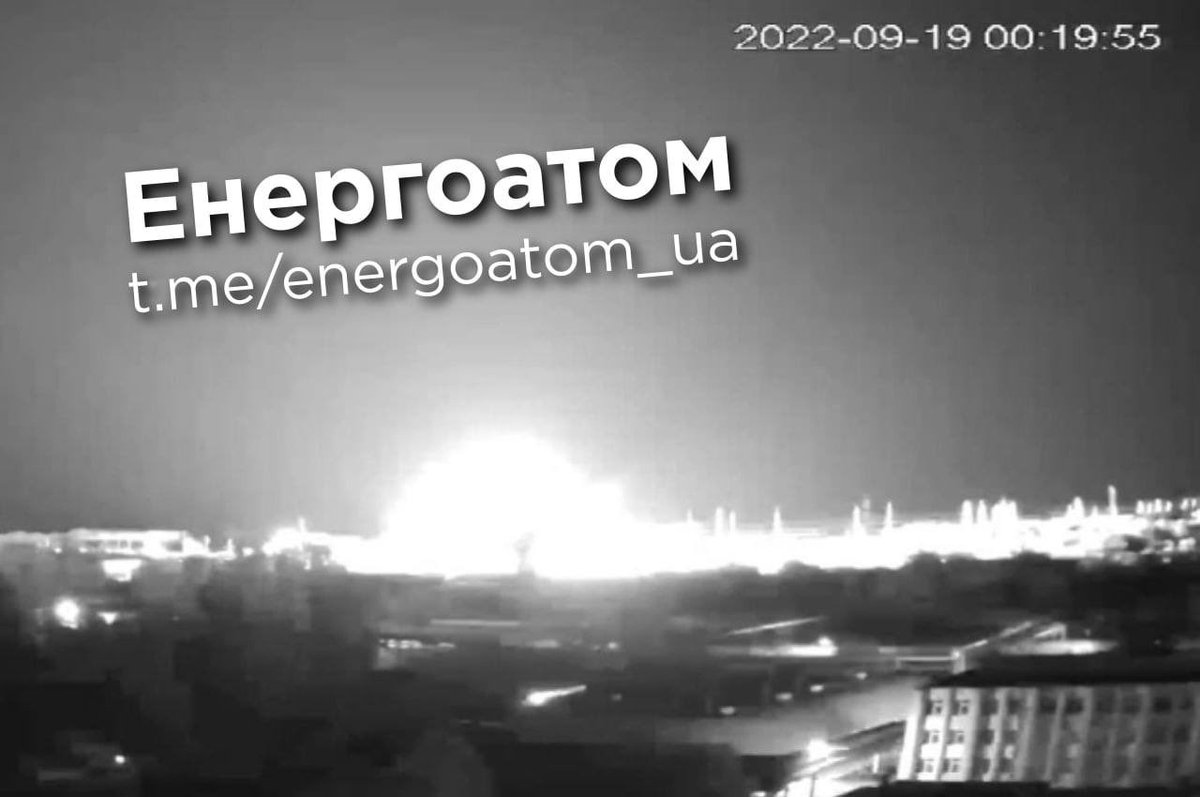 sternenko's tweet image. at night, russian terrorists fired a missile at the territory of the nuclear power plant in Yuzhnoukrainsk
#WarCrimes #npp #RussiaIsATerroristState #RussianUkrainianWar