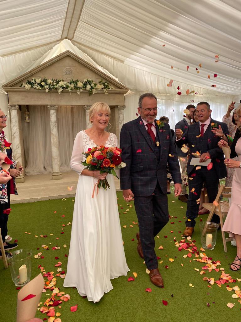 Tied the knot with this beautiful lady on Saturday <a href="/ParleyManor/">Parley Manor</a>. Stunning venue amongst the best friends one could ask for 🥂🥰