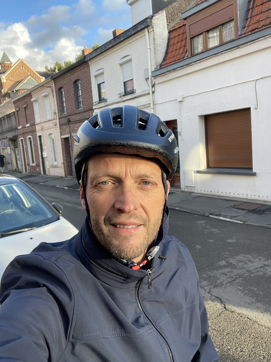 JeromDumont's tweet photo. Nouveau bureau , nouvelles mobilités ! A mon tour d’essayer le #velotaf aujourd’hui et de changer un peu mes habitudes! #movefactory 🚲 https://t.co/g4a30WD5MH