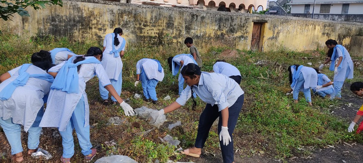 nssrdhyderbad's tweet photo. @_NSSIndia @PMOIndia @ianuragthakur @pankajsinghips @PIB_India @NisithPramanik plantation and cleaning programme by Aditya degree college for women, Rajamandury, AP https://t.co/1w1WixoRR3