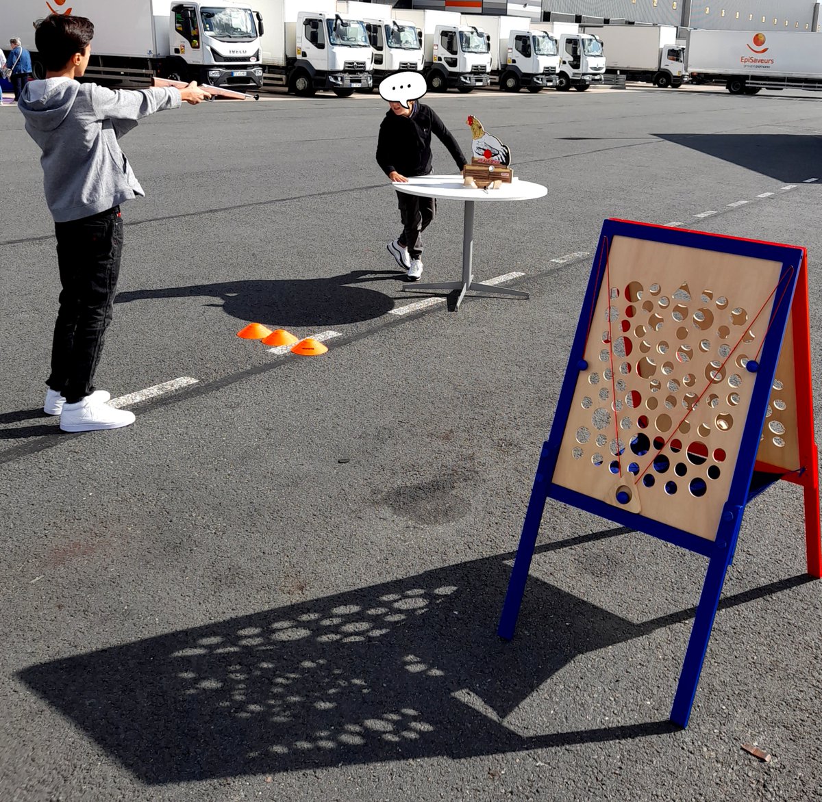 HCotillons's tweet photo. Family Day sous le soleil : la rentrée commence dans le partage. Faire découvrir son métier, échanger, découvrir et s'amuser !🤩
#familyday #animation #entreprise #famille #enfants #parents #collaborateurs #fête #jeux #jeuxenbois #maquillage #partage #ensemble #paris #iledefrance https://t.co/9c30RIqfke