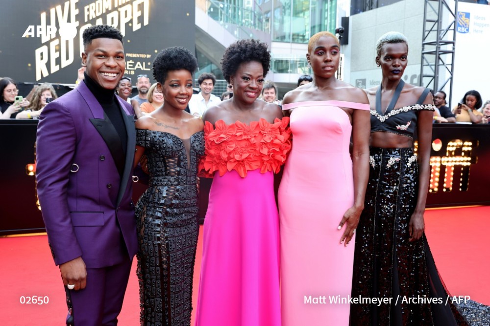 [A LA UNE A 8H]
"The Woman King", épopée historique qui dépeint la vie réelle des guerrières du royaume du Dahomey (Bénin) au 19e siècle, avec Viola Davis en tête d'affiche, a engrangé 19 millions de dollars de recettes ce week-end, dominant le box-office américain #AFP 5/5