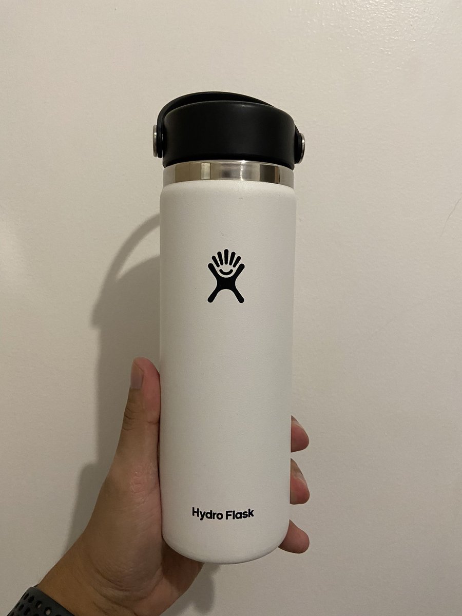 _poywithluv_'s tweet photo. So may kaparehas ako ng flask sa gym tapos nagamit nya yung akin by mistake 🥲 so para di na kami magkalituhan, nilagyan ko ng sticker. Lol. Nana main since season 2 🤣 #MLisLife https://t.co/ZlDE170rXB