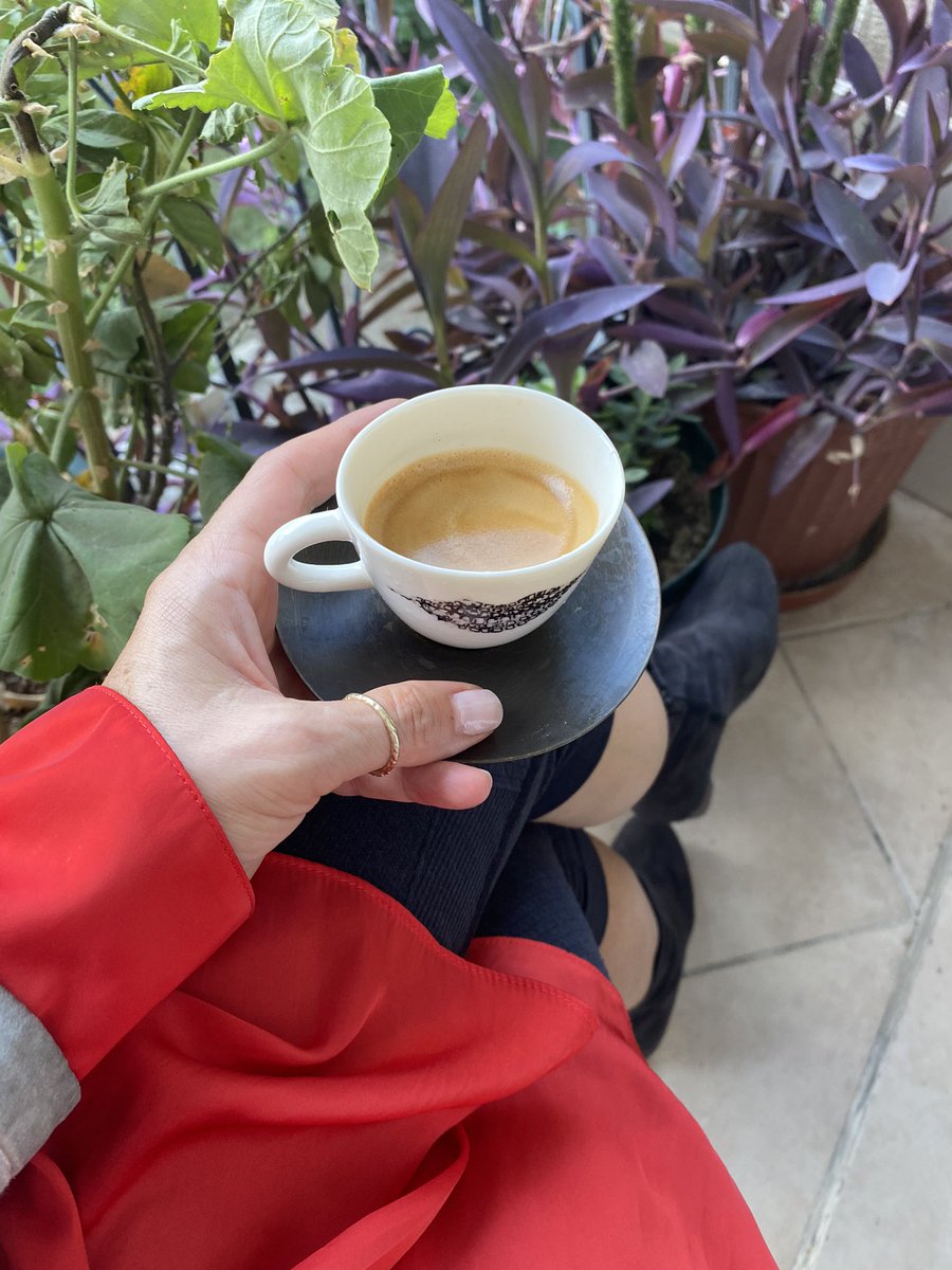 ozlemtuna_com's tweet photo. Life is too short to drink bad coffee 🤍
#günaydın 
#coffeelover 
#passionlover 
@OzlemTunaDesign https://t.co/AsYaN0SHDH