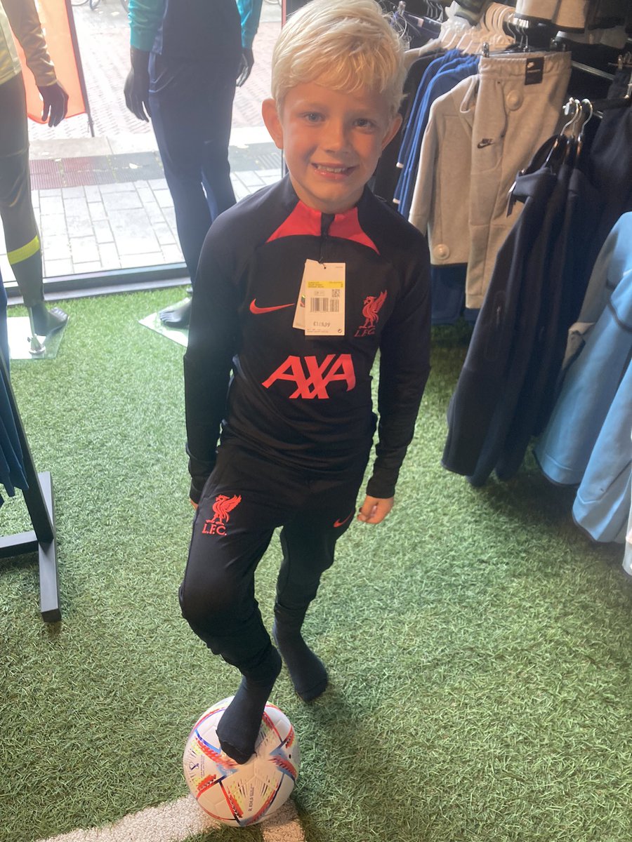 IvarHageman's tweet photo. 8 jaar alweer geworden vandaag. Van harte gefeliciteerd grote voetbalvriend. Trots op alle mooie stappen die je maakt. Ga zo door en we maken er weer een mooi jaar van!
#Xenn #jarig #8jaar #feestje https://t.co/h3g678O7id