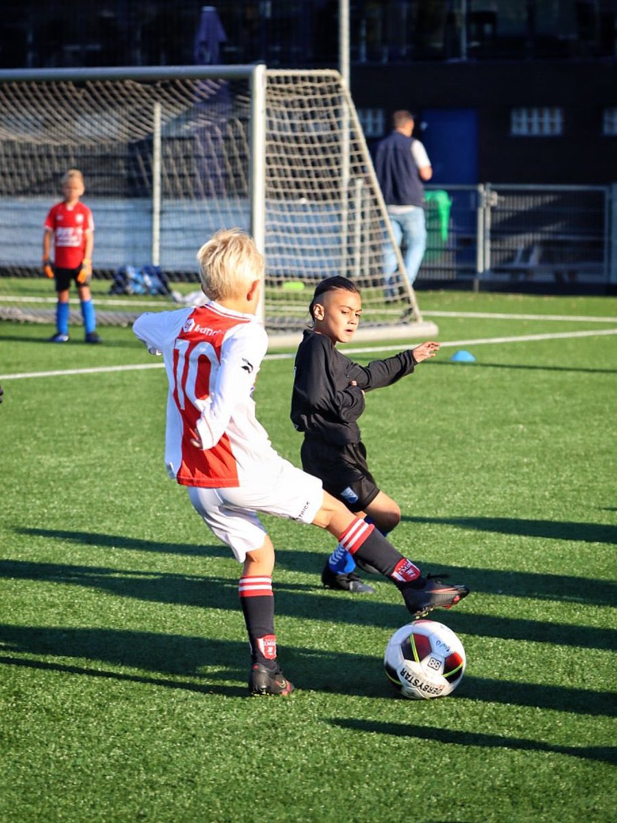 IvarHageman's tweet photo. 8 jaar alweer geworden vandaag. Van harte gefeliciteerd grote voetbalvriend. Trots op alle mooie stappen die je maakt. Ga zo door en we maken er weer een mooi jaar van!
#Xenn #jarig #8jaar #feestje https://t.co/h3g678O7id