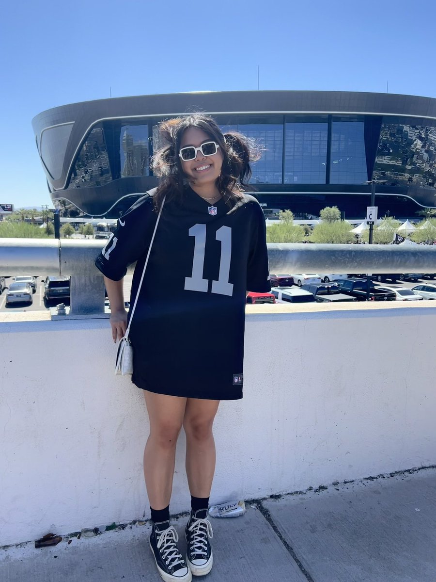 il0veliltun3chi's tweet image. Then n now