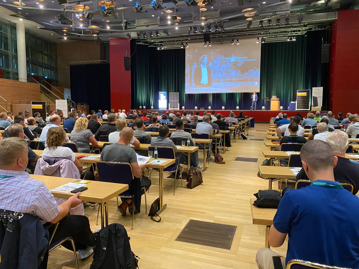 TimoLeukefeld's tweet photo. Auf dem Heckert Solar Kongress in Dresden durfte ich die Zuhörer aus der PV-Branche zum #intelligenten #Verschwenden anregen. Was in der aktuellen Zeit irritierend klingen mag, ist mit der richtigen Technik und einem ausgereiften Konzept möglich.
https://t.co/yv5TBFUKmv https://t.co/aLyHZ2yDmn