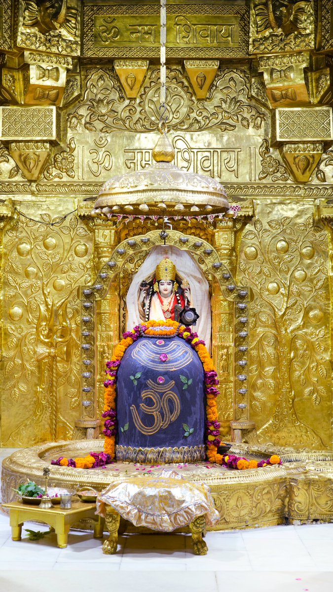 Somnath_Temple's tweet photo. श्री सोमनाथ महादेव मंदिर,
प्रथम ज्योतिर्लिंग - गुजरात (सौराष्ट्र)
दिनांकः 19 सितंबर 2022, भाद्रपद कृष्ण नवमी - सोमवार 
मध्याह्न शृंगार 
09223794 https://t.co/VE4SRSC23J