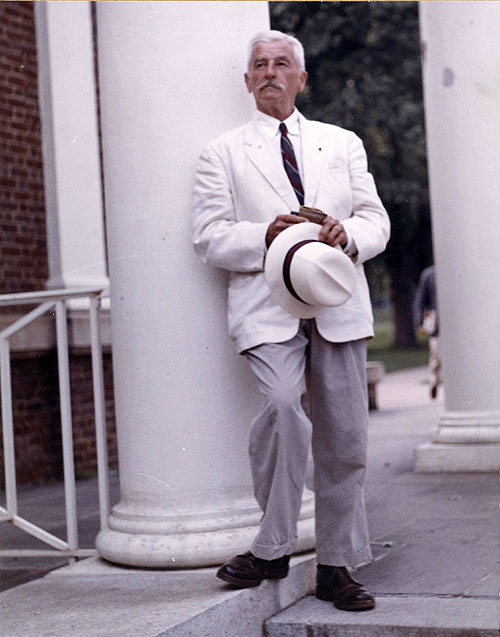 #OTD: September 25, 1897, William Falkner was born in New Albany, Mississippi, the oldest son of Murry and Maud Butler Falkner. (William added the "u" to his last name in 1918.) This photo was taken at UVA in May 1962, two months before his death. faulkner.lib.virginia.edu/page%3Fid=essa…