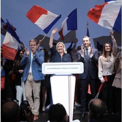 ParodiClemence's tweet photo. 🛑 Ferveur militante et passion politique 🤩
#RNAgde les universités d’été du @RNational_off 🇫🇷🇫🇷🇫🇷 https://t.co/Ash8RFsgHY