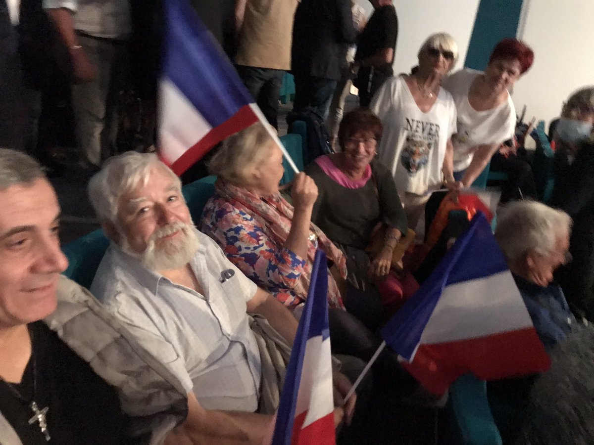 ParodiClemence's tweet photo. 🛑 Ferveur militante et passion politique 🤩
#RNAgde les universités d’été du @RNational_off 🇫🇷🇫🇷🇫🇷 https://t.co/Ash8RFsgHY